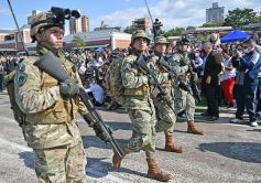 Foto de la galería: Encuentro patrio en el desfile del 25 de Mayo