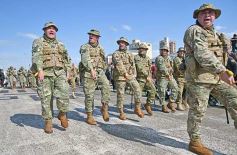 Foto de la galería: Encuentro patrio en el desfile del 25 de Mayo