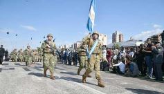 Foto de la galería: Encuentro patrio en el desfile del 25 de Mayo