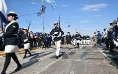 Foto de la galería: Encuentro patrio en el desfile del 25 de Mayo