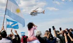 Foto de la galería: Encuentro patrio en el desfile del 25 de Mayo