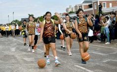 Foto de la galería: Encuentro patrio en el desfile del 25 de Mayo