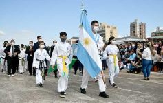 Foto de la galería: Encuentro patrio en el desfile del 25 de Mayo