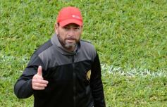 Foto de la galería: Volvió Ricardone: con la camiseta puesta ahora como DT