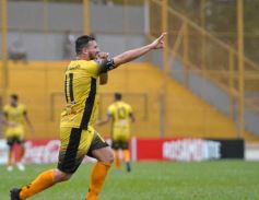 Foto de la galería: Crucero sumó de a tres en casa en el debut de Ricardone