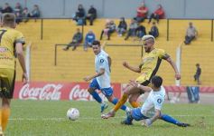 Foto de la galería: Crucero sumó de a tres en casa en el debut de Ricardone