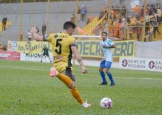 Foto de la galería: Crucero sumó de a tres en casa en el debut de Ricardone