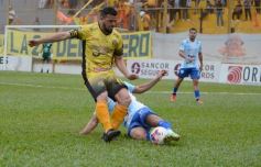 Foto de la galería: Crucero sumó de a tres en casa en el debut de Ricardone