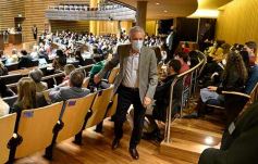 Foto de la galería: Legislatura en sesión: Diputados declararon Monumento Natural Provincial al Vencejo de Cascada