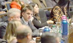 Foto de la galería: Legislatura en sesión: Diputados declararon Monumento Natural Provincial al Vencejo de Cascada