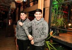 Foto de la galería: A pesar del frio, la noche del sábado se disfrutó con salidas y amigos en Posadas