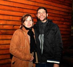 Foto de la galería: A pesar del frio, la noche del sábado se disfrutó con salidas y amigos en Posadas