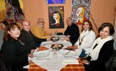 Foto de la galería: A pesar del frio, la noche del sábado se disfrutó con salidas y amigos en Posadas