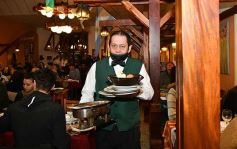 Foto de la galería: A pesar del frio, la noche del sábado se disfrutó con salidas y amigos en Posadas