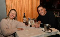Foto de la galería: A pesar del frio, la noche del sábado se disfrutó con salidas y amigos en Posadas