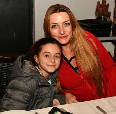 Foto de la galería: A pesar del frio, la noche del sábado se disfrutó con salidas y amigos en Posadas