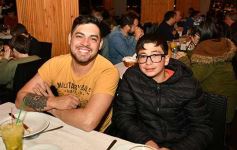 Foto de la galería: A pesar del frio, la noche del sábado se disfrutó con salidas y amigos en Posadas