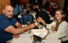 Foto de la galería: A pesar del frio, la noche del sábado se disfrutó con salidas y amigos en Posadas