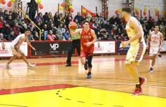 Foto de la galería: Ovación en el Templo: Tokio se despidió del Federal de Básquet con la casa llena