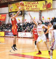 Foto de la galería: Ovación en el Templo: Tokio se despidió del Federal de Básquet con la casa llena