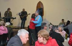 Foto de la galería: Noche de encuentro social, cena regional y baile retro en la Capilla San Rafael