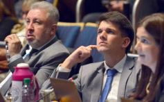 Foto de la galería: Parlamento Misionero: fomentarán la producción y consumo de miel de diferentes especies florales