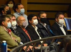 Foto de la galería: Parlamento Misionero: fomentarán la producción y consumo de miel de diferentes especies florales
