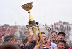 Foto de la galería: Villa Sarita está de fiesta: La Franja gritó campeón con la casa llena