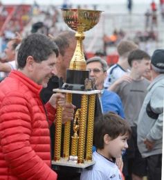Foto de la galería: Villa Sarita está de fiesta: La Franja gritó campeón con la casa llena