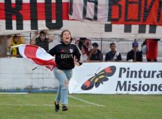 Foto de la galería: Villa Sarita está de fiesta: La Franja gritó campeón con la casa llena