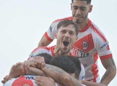 Foto de la galería: Villa Sarita está de fiesta: La Franja gritó campeón con la casa llena