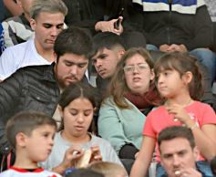 Foto de la galería: Villa Sarita está de fiesta: La Franja gritó campeón con la casa llena