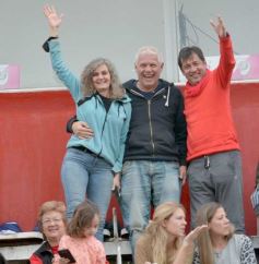 Foto de la galería: Villa Sarita está de fiesta: La Franja gritó campeón con la casa llena