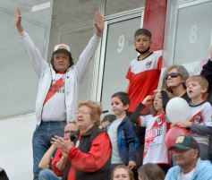 Foto de la galería: Villa Sarita está de fiesta: La Franja gritó campeón con la casa llena
