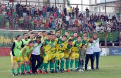 Foto de la galería: Villa Sarita está de fiesta: La Franja gritó campeón con la casa llena