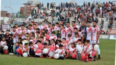 Foto de la galería: Villa Sarita está de fiesta: La Franja gritó campeón con la casa llena