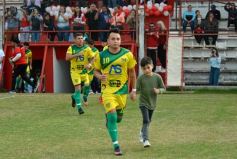 Foto de la galería: Villa Sarita está de fiesta: La Franja gritó campeón con la casa llena