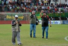 Foto de la galería: Villa Sarita está de fiesta: La Franja gritó campeón con la casa llena