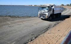 Foto de la galería: Costanera de Posadas: Yacyretá inició la etapa final del pedraplén para el nuevo circuito costero