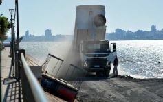 Foto de la galería: Costanera de Posadas: Yacyretá inició la etapa final del pedraplén para el nuevo circuito costero