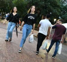 Foto de la galería: Paisaje urbano y amigos fueron parte de las recorridas en el centro posadeño