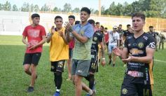 Foto de la galería: Cruce redondo: el Colectivero sumó de a tres y dejó sin invicto al puntero en el Federal A