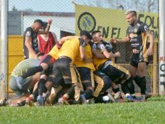 Foto de la galería: Cruce redondo: el Colectivero sumó de a tres y dejó sin invicto al puntero en el Federal A