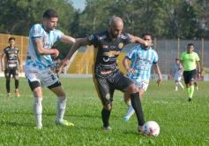 Foto de la galería: Cruce redondo: el Colectivero sumó de a tres y dejó sin invicto al puntero en el Federal A