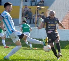 Foto de la galería: Cruce redondo: el Colectivero sumó de a tres y dejó sin invicto al puntero en el Federal A