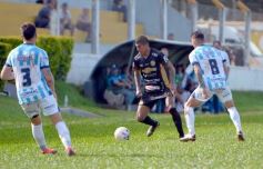 Foto de la galería: Cruce redondo: el Colectivero sumó de a tres y dejó sin invicto al puntero en el Federal A