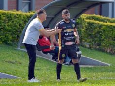 Foto de la galería: Cruce redondo: el Colectivero sumó de a tres y dejó sin invicto al puntero en el Federal A