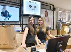 Foto de la galería: La gente volvió a salir, recorrer y disfrutar de la ciudad capital