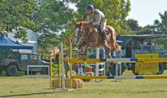 Foto de la galería: Torneo de Equitación: los saltos hípicos animaron otro domingo de salida familiar en Posadas