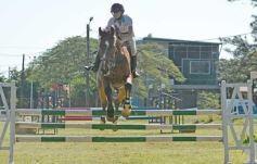 Foto de la galería: Torneo de Equitación: los saltos hípicos animaron otro domingo de salida familiar en Posadas